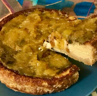 🧀 Hoy 30 de julio se celebra el #diamundialdelatartadequeso y os comparto esta con productos de @avilaautentica aprovechando para poner mi granito de ayuda en la iniciativa de  @santateresagourmet : 

“🔥Después de los incendios {ahora toca
ayudar a que nuestros pueblos, que la provincia vuelva a latir

📲 Comparte en tus redes una experiencia positiva, recomienda un restaurante, una tienda, un alojamiento o un rincón de la provincia de Ávila. 

🙏🏻 Cada publicación puede animar a alguien a venir ¿Porque cuando se mueve la economía, protegemos empleos, mantenemos vivos nuestros pueblos y hacemos posible una sostenibilidad económica, social y medioambiental.”

👏🏻👏🏻 ¡Entre todos podemos conseguirlo! Comparte con #reactivaávila y haz muchas menciones @ para vitalizar esta campaña

👩🏼‍💻 La receta en el blog: https://www.zampatelmundo.com/tarta-de-queso-de-cabra/

#IFBurgohondo #Ávila