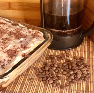 ☕️ Hoy, 1 de octubre, celebramos el Día Internacional del Café, una fecha que nació oficialmente en 2015 para poner en valor esta bebida, pero también a todas las personas que hacen posible que llegue hasta nuestra taza: caficultores, tostadores, baristas, cafeterías… 

🗓️ El Día Internacional del Café se celebra el 1 de octubre porque así lo acordó la Organización Internacional del Café en 2014

🌍 El café es mucho más que ese chute mañanero que necesitamos para convertirnos en personas
Detrás hay una enorme cadena de producción y millones de personas que viven de su cultivo

👃 Y sí, el café también se cata: Aroma, acidez, cuerpo, dulzor, amargor… porque aquí también hay todo un mundo gastronómico por descubrir

👩🏻‍🍳☕️ Y un pequeño consejo de friki gastronómica: si quieres disfrutar de verdad de un buen café, fíjate en su origen, el tueste y cómo está preparado. No todos los cafés saben igual… ¡ni falta que hace! Y si encima lo utilizas como por ejemplo para preparar un tiramisú… 😋😋😋 ya ni te cuento 

#cafe #diainternacionaldelcafé #coffee #tiramisú #comunicaciongastronomica